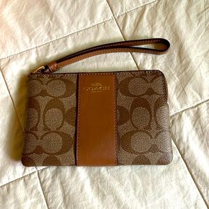 NEw W/OUT Tags  Coach  Corner Zip Wristlet In Signature Canvas Khaki/saddle